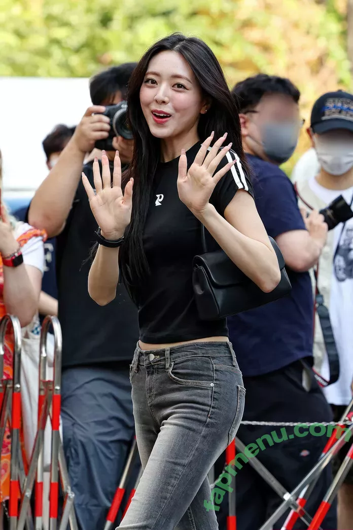 itzy.all.in.us nude photo #0045 (Shin Yu Na / Yuna ITZY / 유나)