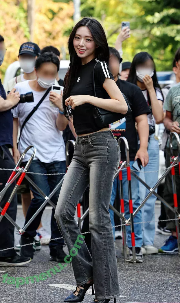 itzy.all.in.us nude photo #0049 (Shin Yu Na / Yuna ITZY / 유나)