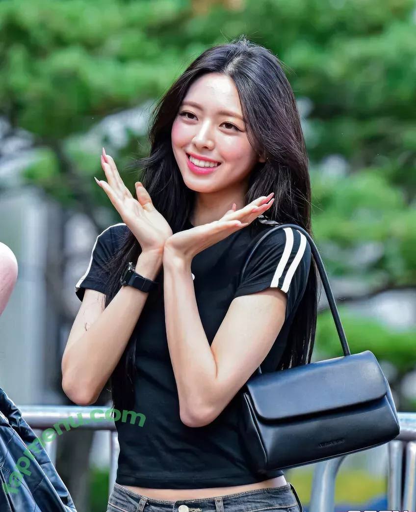 itzy.all.in.us nude photo #0056 (Shin Yu Na / Yuna ITZY / 유나)