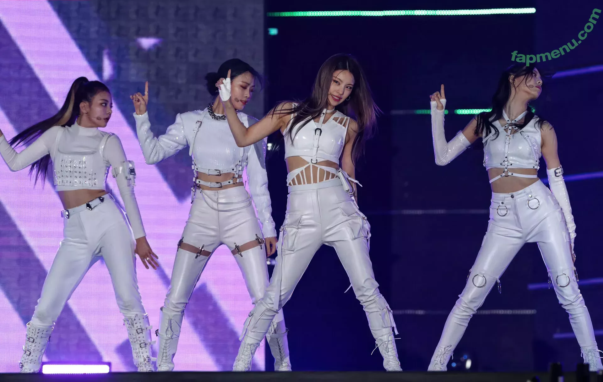 itzy.all.in.us nude photo #0073 (Shin Yu Na / Yuna ITZY / 유나)