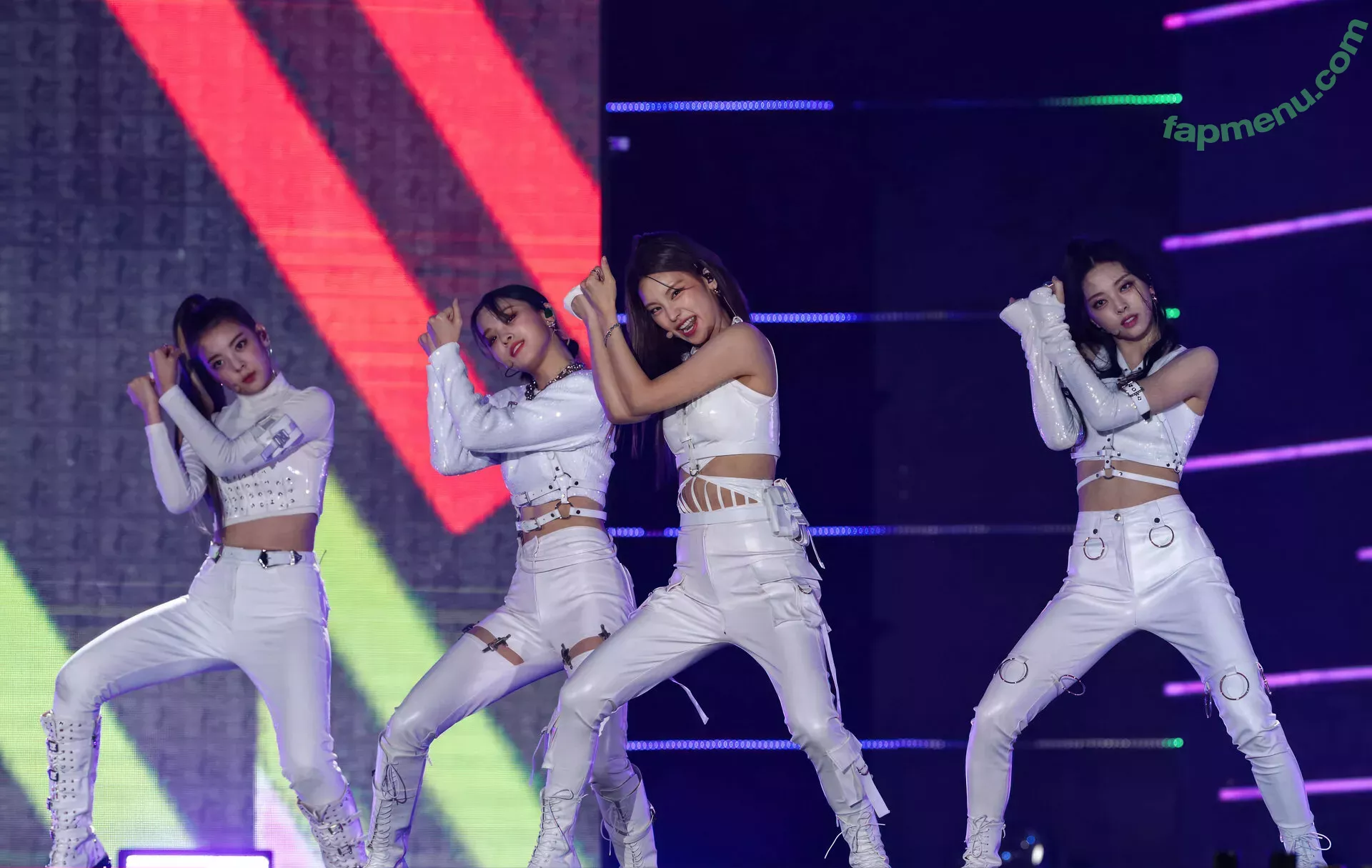 itzy.all.in.us nude photo #0078 (Shin Yu Na / Yuna ITZY / 유나)