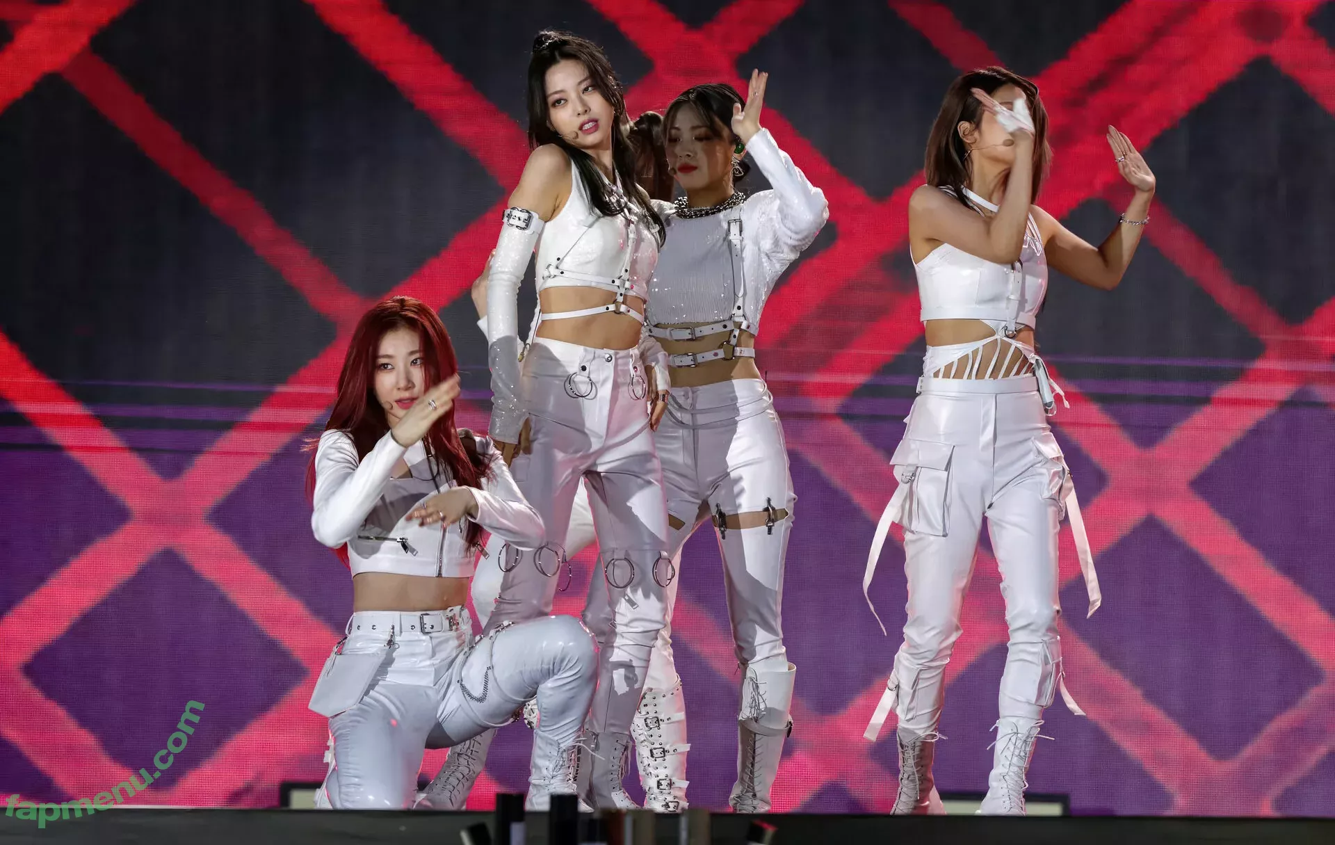 itzy.all.in.us nude photo #0080 (Shin Yu Na / Yuna ITZY / 유나)