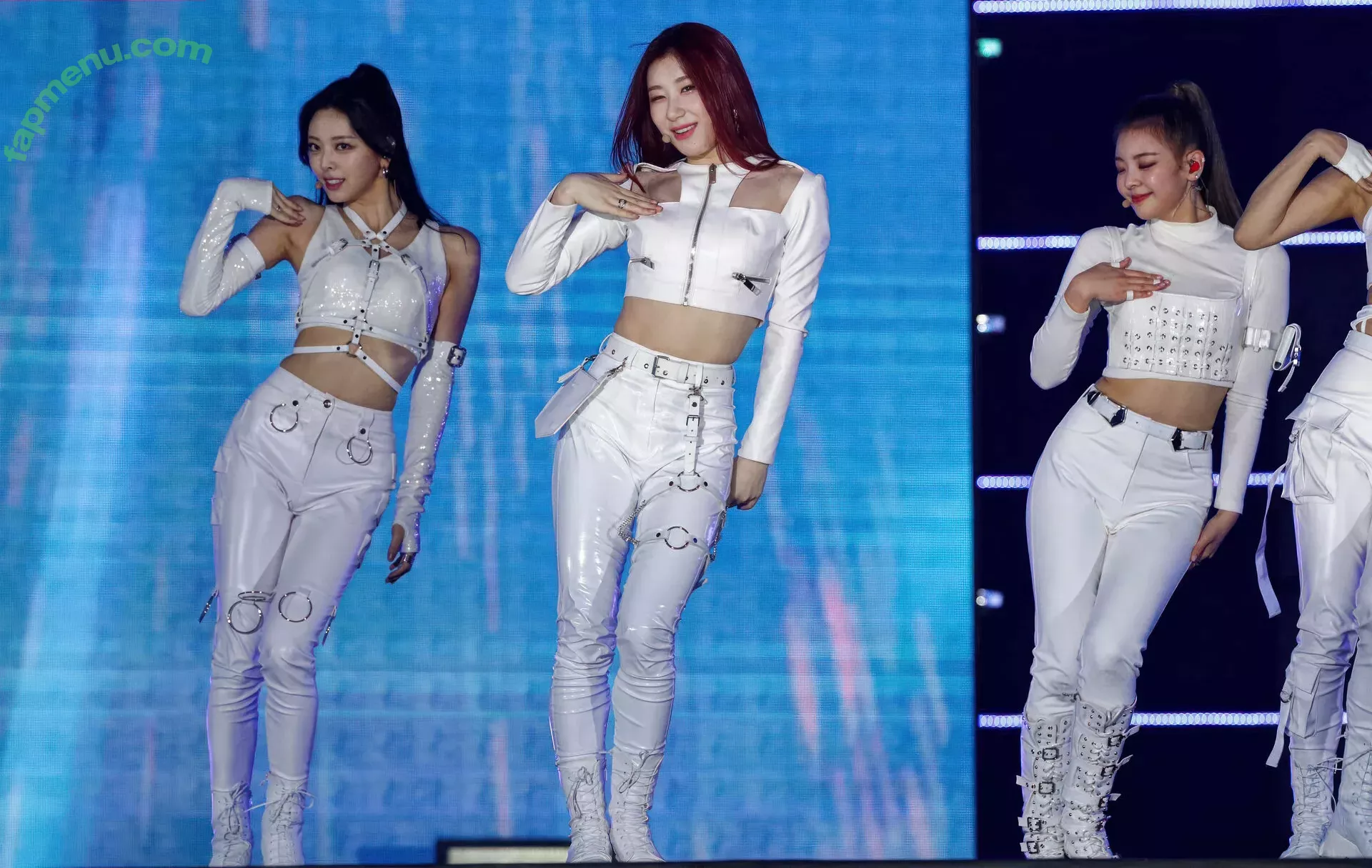 itzy.all.in.us nude photo #0084 (Shin Yu Na / Yuna ITZY / 유나)