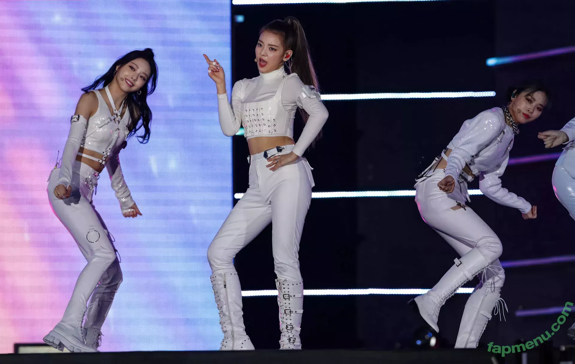 itzy.all.in.us nude photo #0085 (Shin Yu Na / Yuna ITZY / 유나)