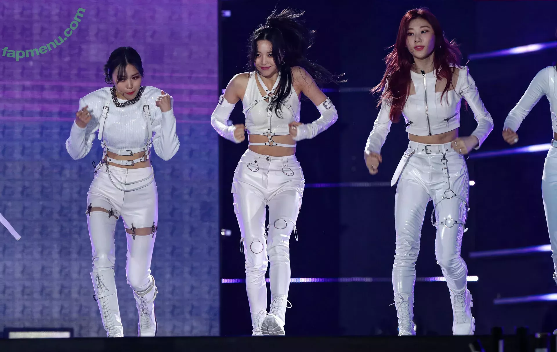 itzy.all.in.us nude photo #0087 (Shin Yu Na / Yuna ITZY / 유나)