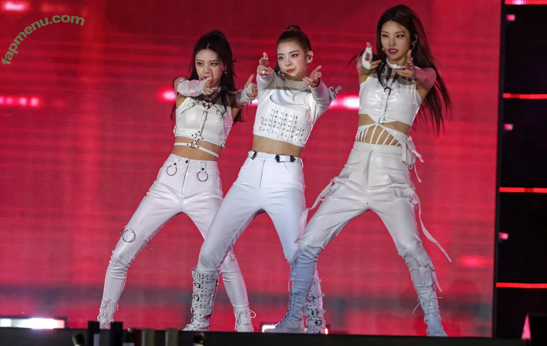 itzy.all.in.us nude photo #0088 (Shin Yu Na / Yuna ITZY / 유나)
