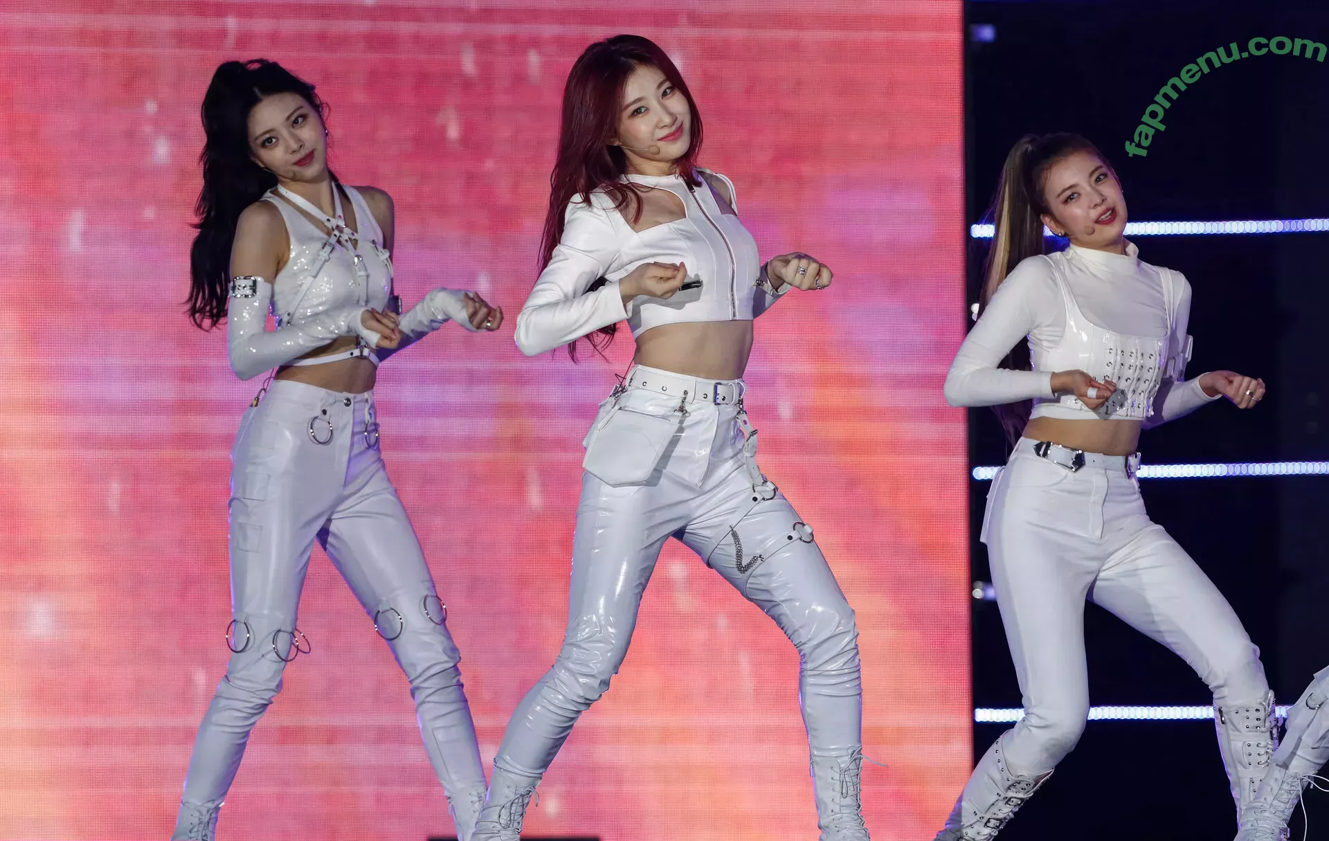 itzy.all.in.us nude photo #0090 (Shin Yu Na / Yuna ITZY / 유나)