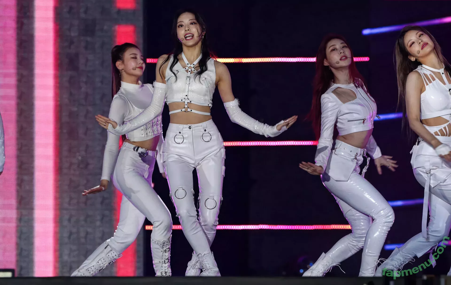 itzy.all.in.us nude photo #0092 (Shin Yu Na / Yuna ITZY / 유나)