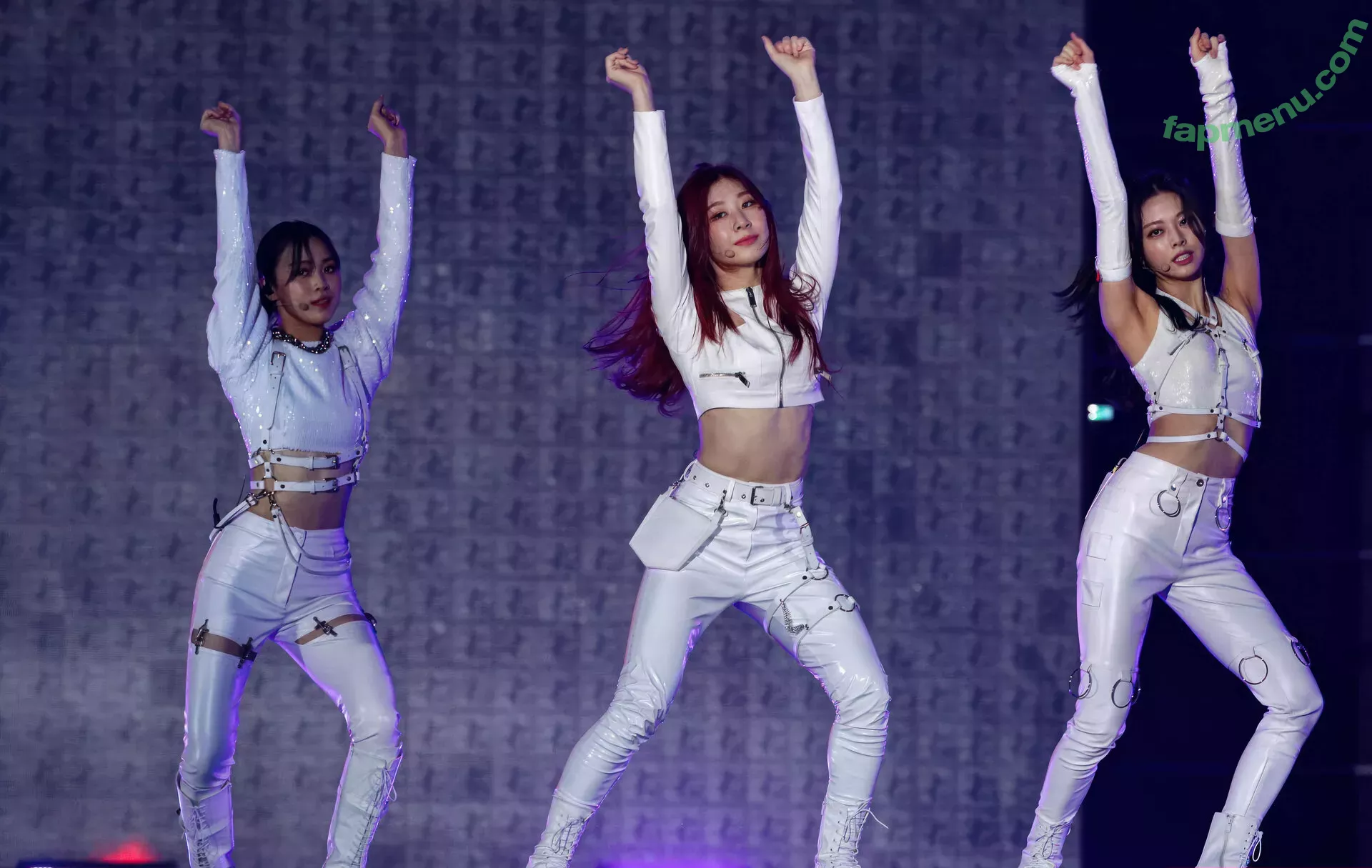 itzy.all.in.us nude photo #0093 (Shin Yu Na / Yuna ITZY / 유나)
