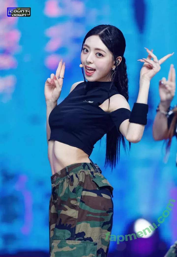 itzy.all.in.us nude photo #0101 (Shin Yu Na / Yuna ITZY / 유나)