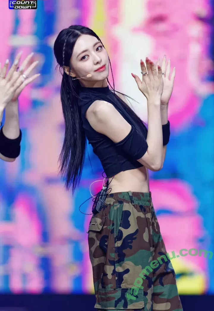 itzy.all.in.us nude photo #0104 (Shin Yu Na / Yuna ITZY / 유나)