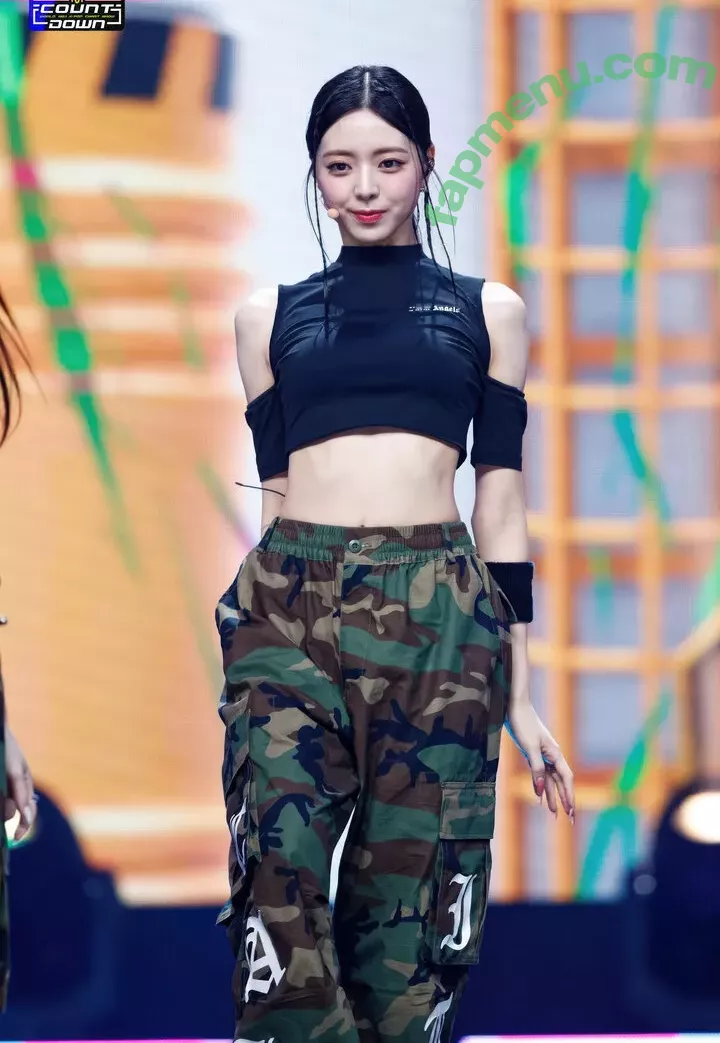 itzy.all.in.us nude photo #0106 (Shin Yu Na / Yuna ITZY / 유나)