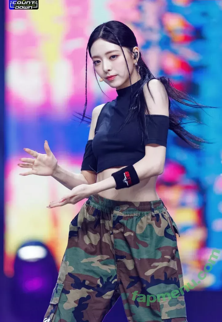 itzy.all.in.us nude photo #0109 (Shin Yu Na / Yuna ITZY / 유나)