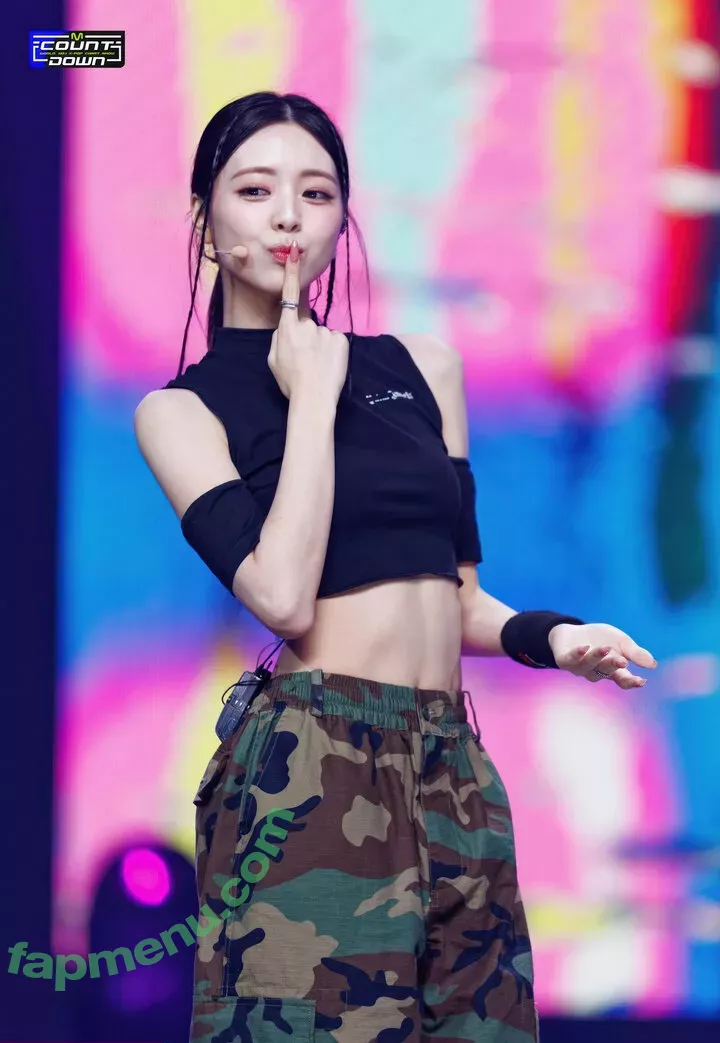 itzy.all.in.us nude photo #0110 (Shin Yu Na / Yuna ITZY / 유나)