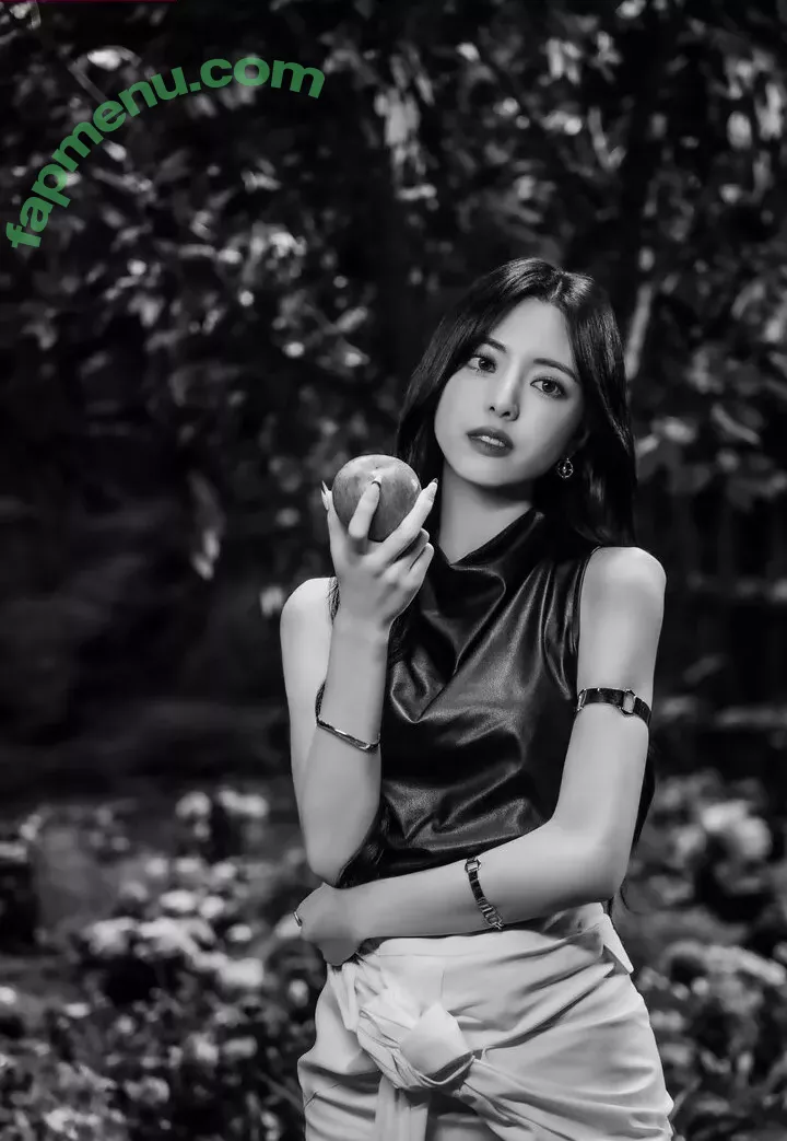 itzy.all.in.us nude photo #0116 (Shin Yu Na / Yuna ITZY / 유나)