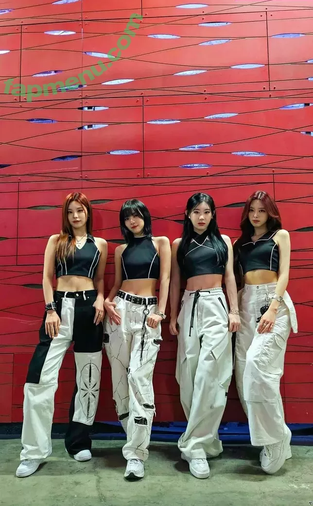 itzy.all.in.us nude photo #0118 (Shin Yu Na / Yuna ITZY / 유나)