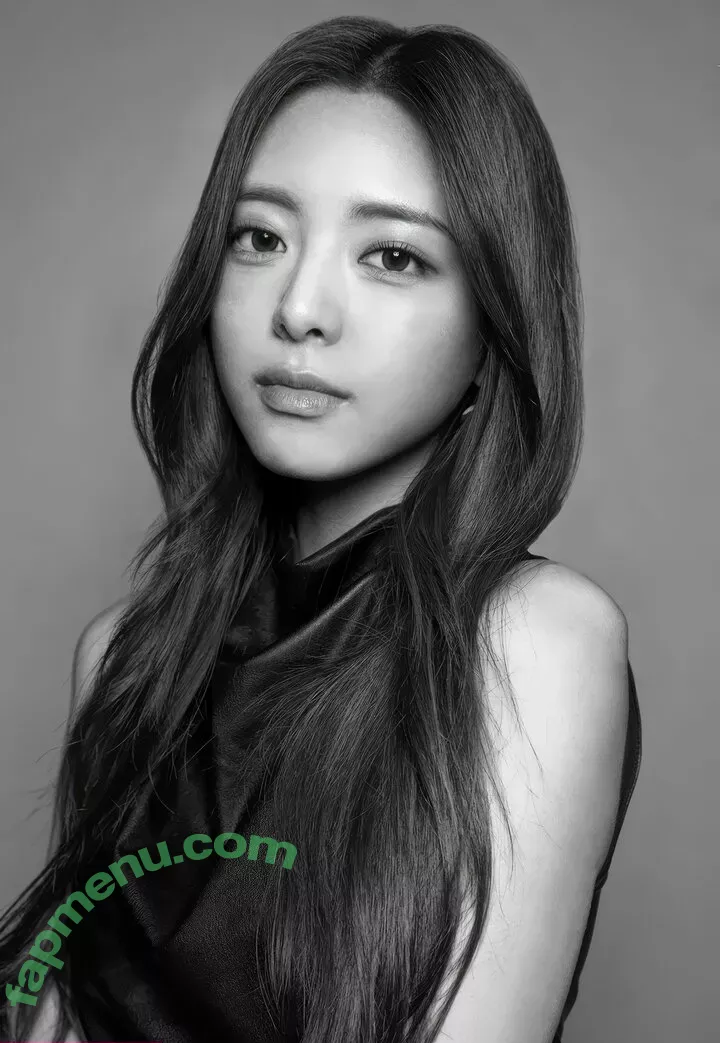 itzy.all.in.us nude photo #0119 (Shin Yu Na / Yuna ITZY / 유나)