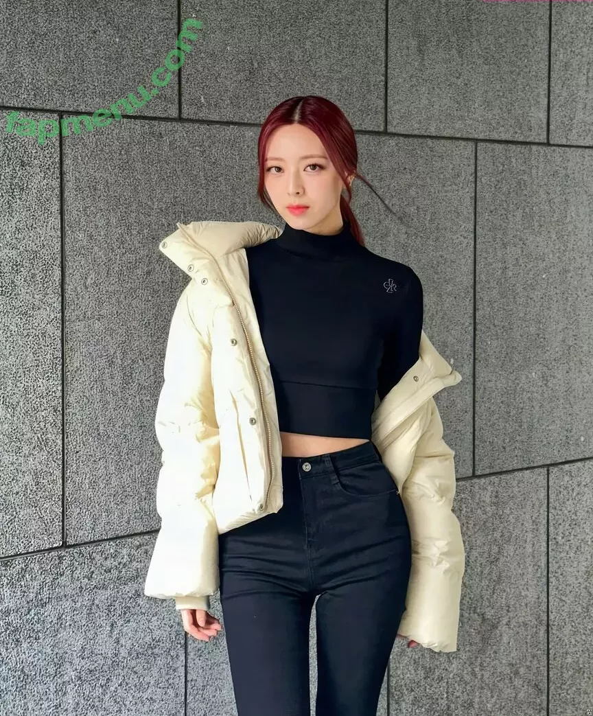 itzy.all.in.us nude photo #0123 (Shin Yu Na / Yuna ITZY / 유나)