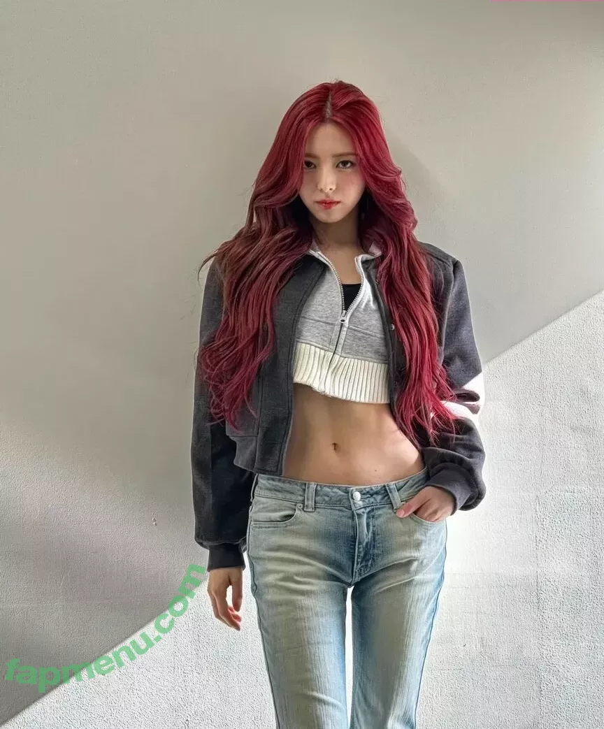 itzy.all.in.us nude photo #0126 (Shin Yu Na / Yuna ITZY / 유나)
