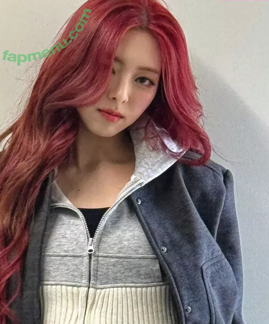itzy.all.in.us nude photo #0127 (Shin Yu Na / Yuna ITZY / 유나)