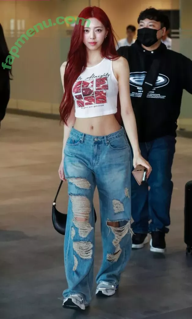 itzy.all.in.us nude photo #0140 (Shin Yu Na / Yuna ITZY / 유나)