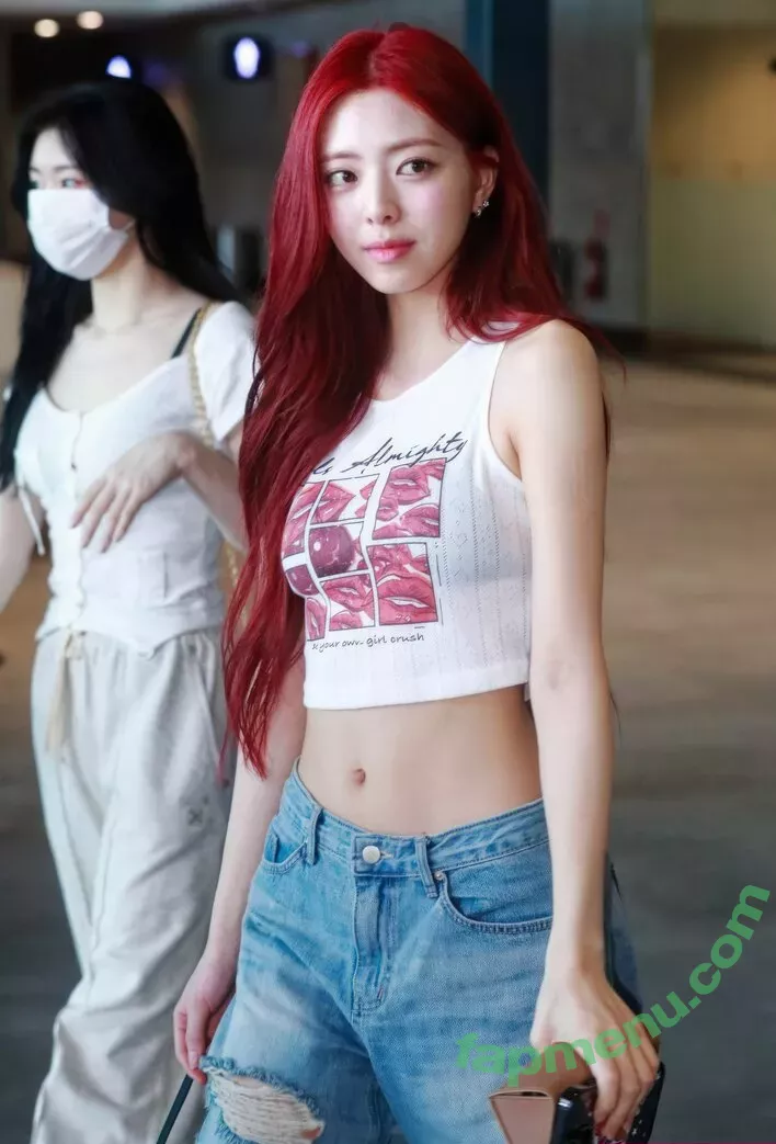 itzy.all.in.us nude photo #0141 (Shin Yu Na / Yuna ITZY / 유나)