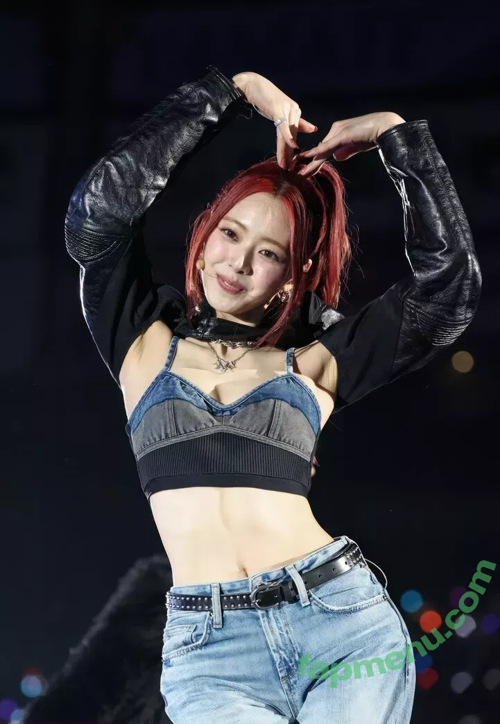 itzy.all.in.us nude photo #0143 (Shin Yu Na / Yuna ITZY / 유나)