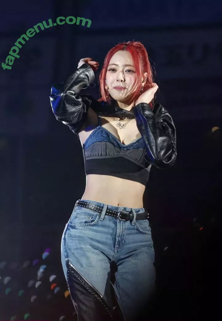 itzy.all.in.us nude photo #0144 (Shin Yu Na / Yuna ITZY / 유나)