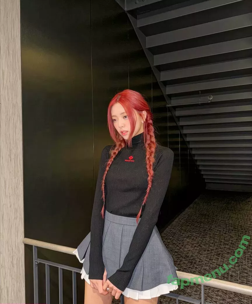 itzy.all.in.us nude photo #0147 (Shin Yu Na / Yuna ITZY / 유나)