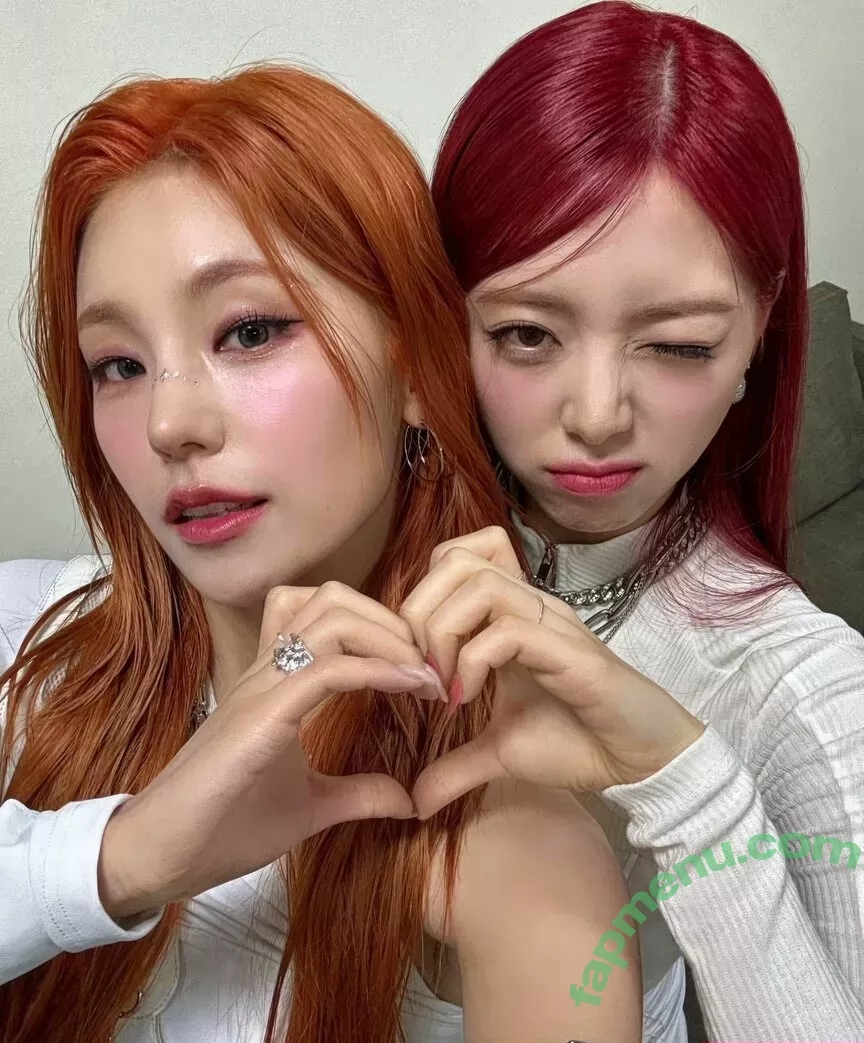itzy.all.in.us nude photo #0149 (Shin Yu Na / Yuna ITZY / 유나)
