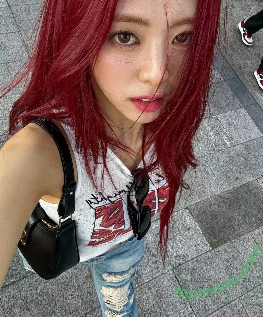 itzy.all.in.us nude photo #0152 (Shin Yu Na / Yuna ITZY / 유나)