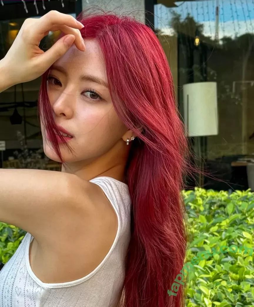 itzy.all.in.us nude photo #0157 (Shin Yu Na / Yuna ITZY / 유나)