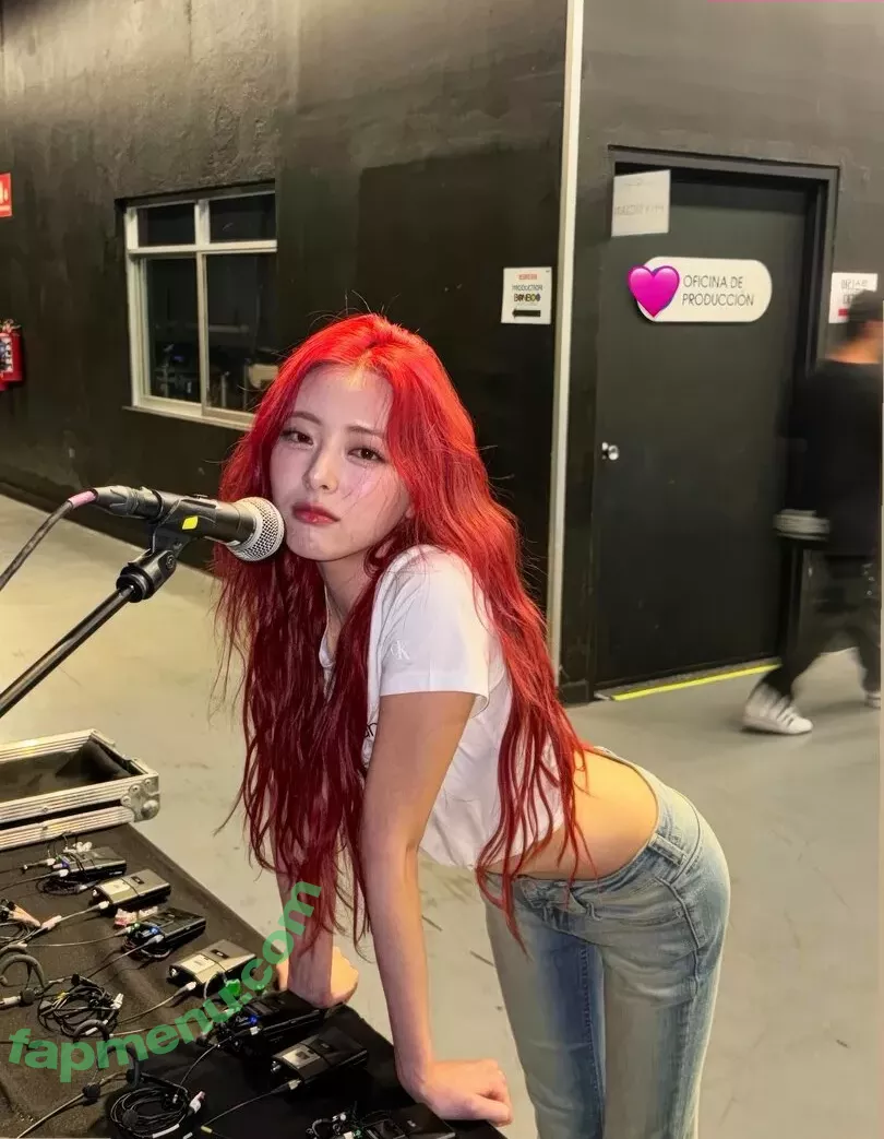 itzy.all.in.us nude photo #0159 (Shin Yu Na / Yuna ITZY / 유나)