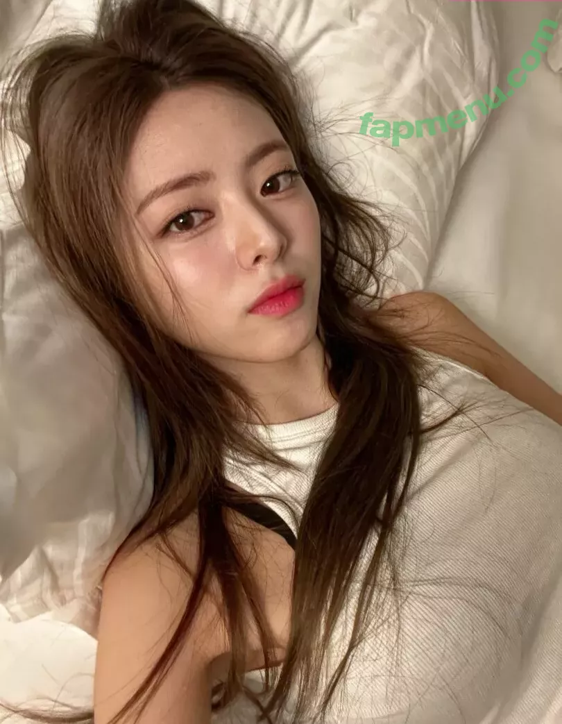 itzy.all.in.us nude photo #0179 (Shin Yu Na / Yuna ITZY / 유나)