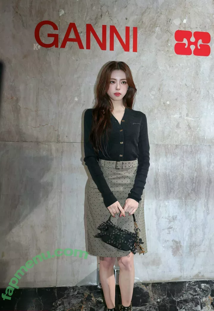 itzy.all.in.us nude photo #0189 (Shin Yu Na / Yuna ITZY / 유나)