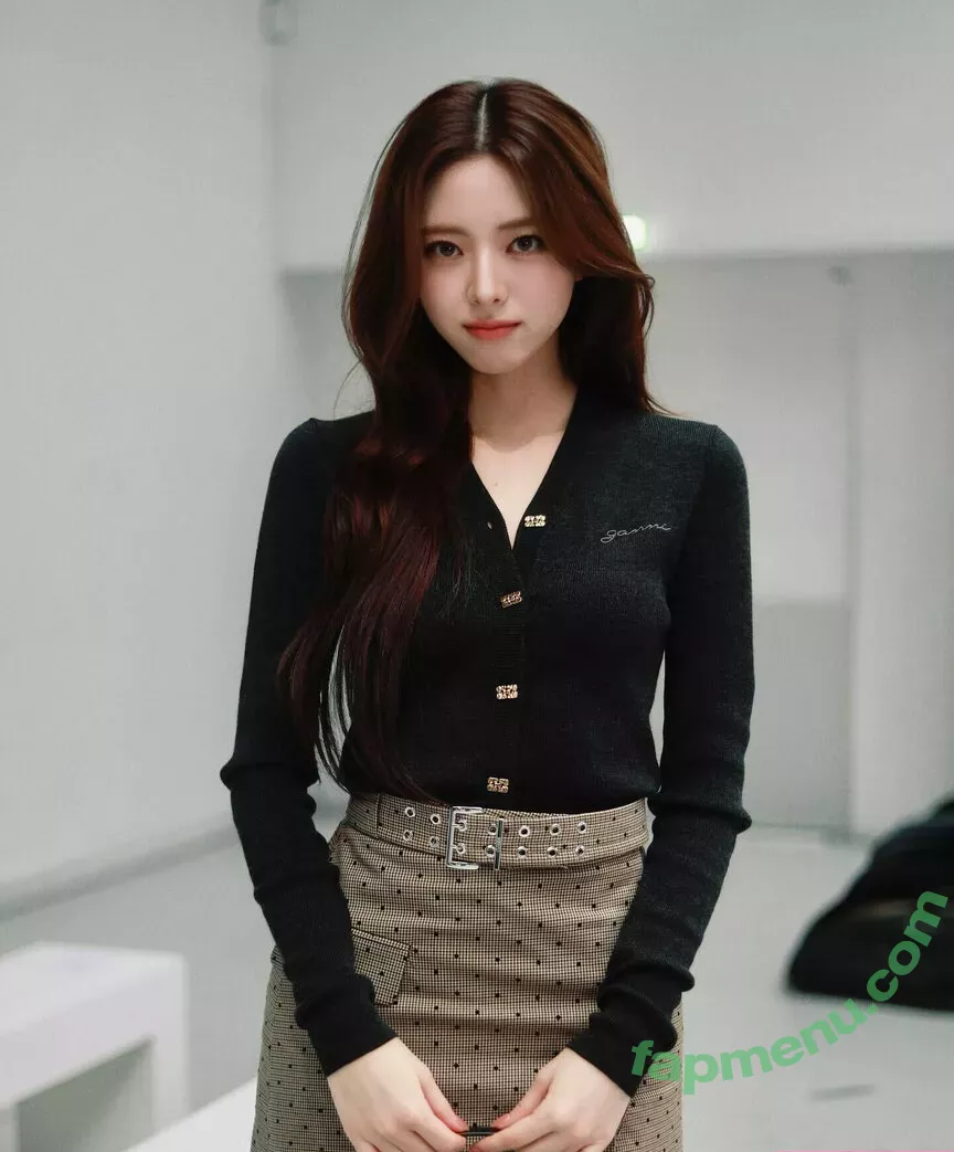 itzy.all.in.us nude photo #0193 (Shin Yu Na / Yuna ITZY / 유나)