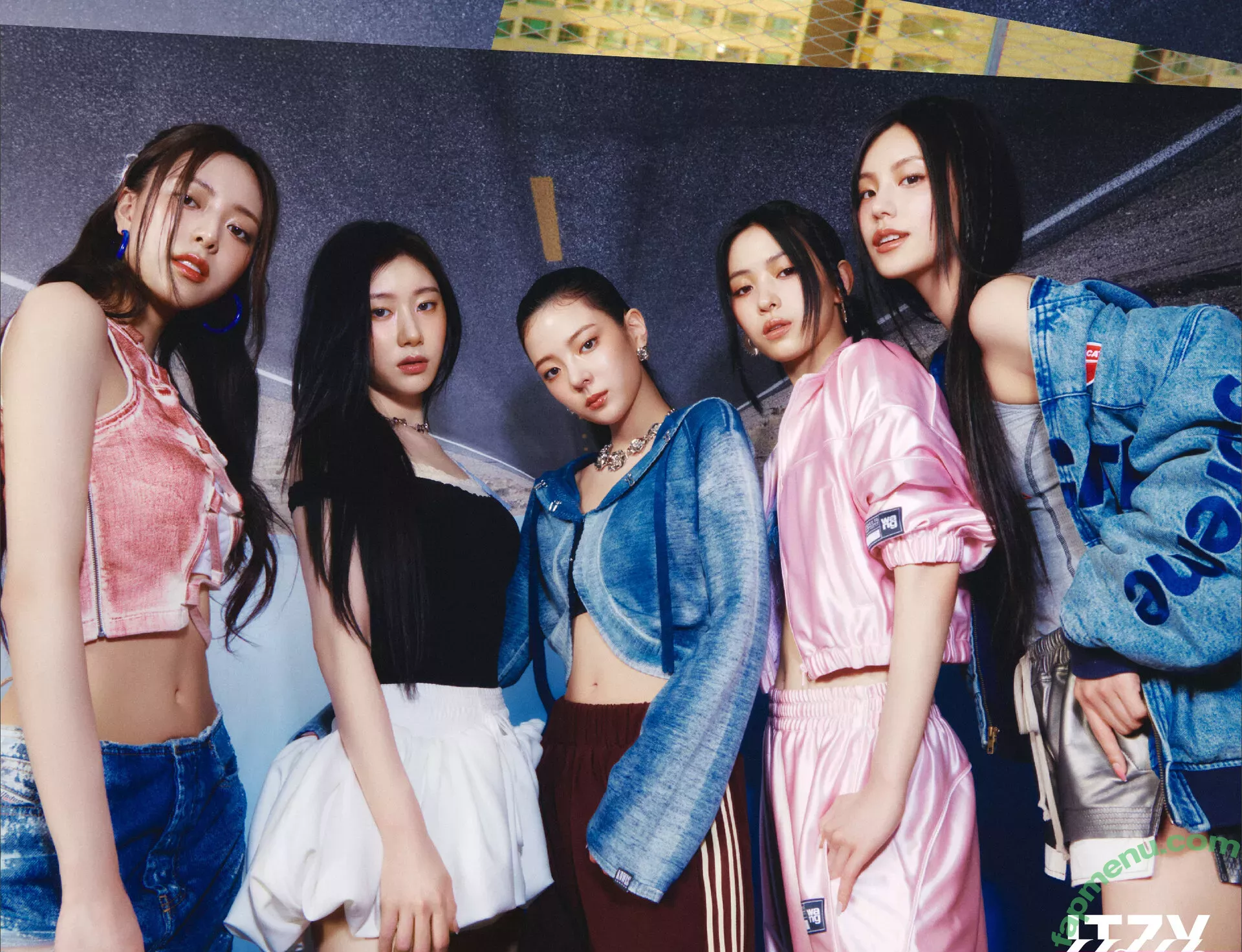 itzy.all.in.us nude photo #0194 (Shin Yu Na / Yuna ITZY / 유나)