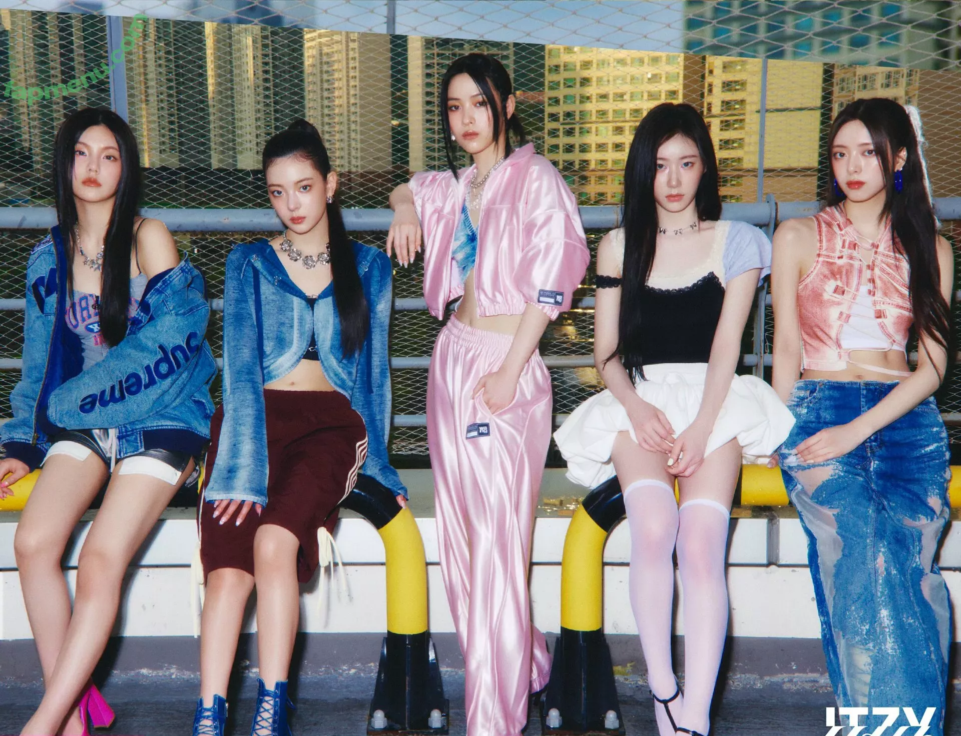 itzy.all.in.us nude photo #0195 (Shin Yu Na / Yuna ITZY / 유나)