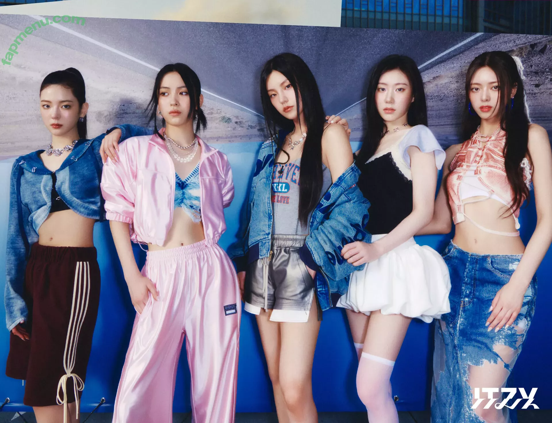 itzy.all.in.us nude photo #0196 (Shin Yu Na / Yuna ITZY / 유나)
