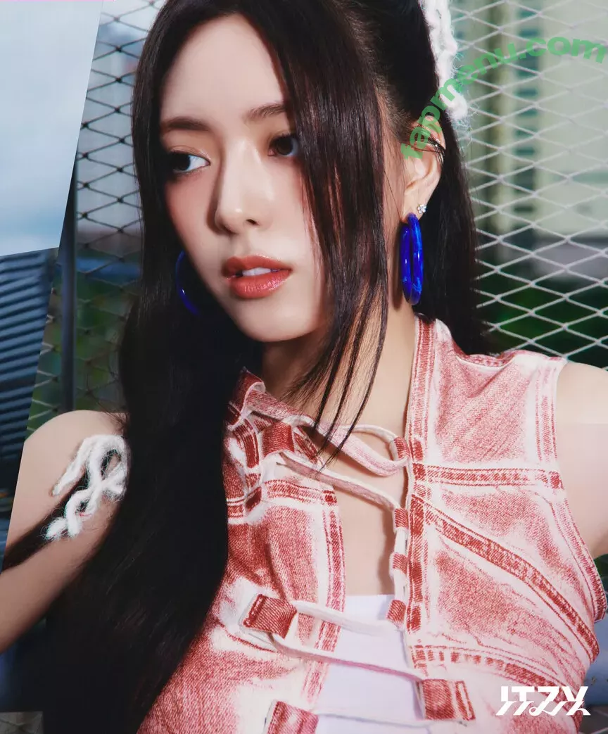 itzy.all.in.us nude photo #0198 (Shin Yu Na / Yuna ITZY / 유나)