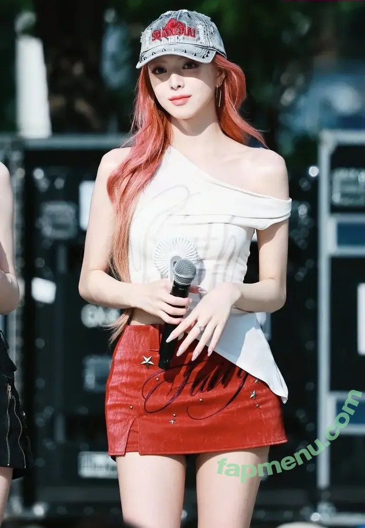 itzy.all.in.us nude photo #0632 (Shin Yu Na / Yuna ITZY / 유나)