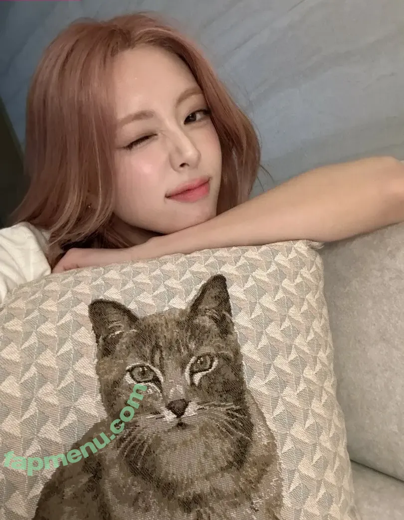 itzy.all.in.us nude photo #0683 (Shin Yu Na / Yuna ITZY / 유나)