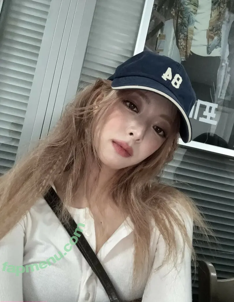 itzy.all.in.us nude photo #0690 (Shin Yu Na / Yuna ITZY / 유나)