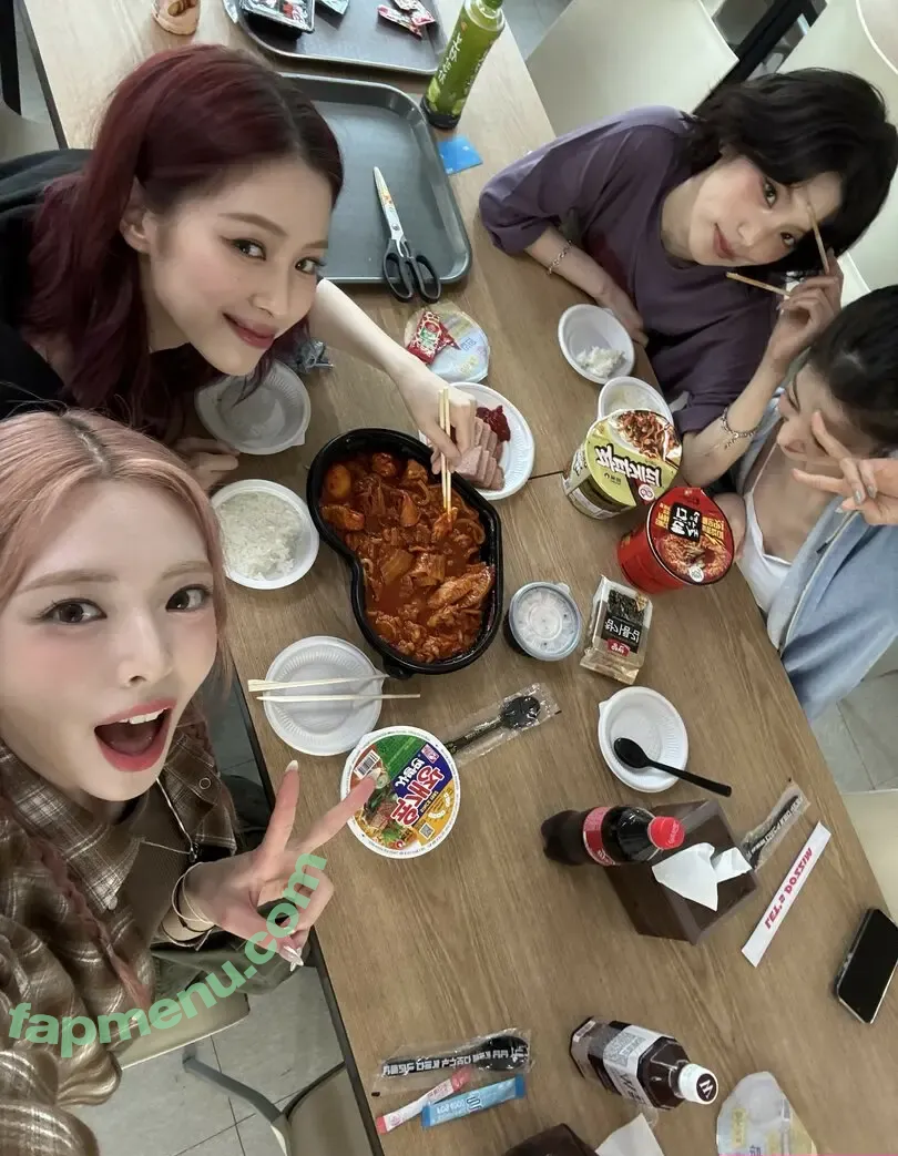 itzy.all.in.us nude photo #0692 (Shin Yu Na / Yuna ITZY / 유나)