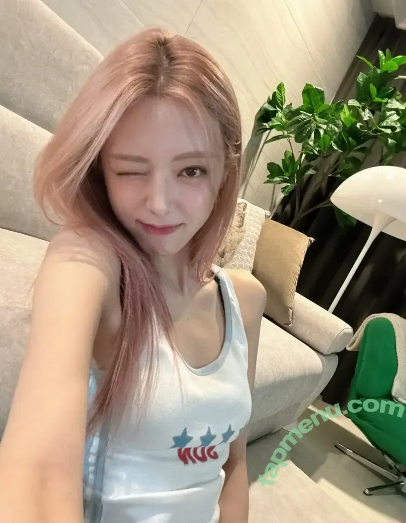 itzy.all.in.us nude photo #0700 (Shin Yu Na / Yuna ITZY / 유나)
