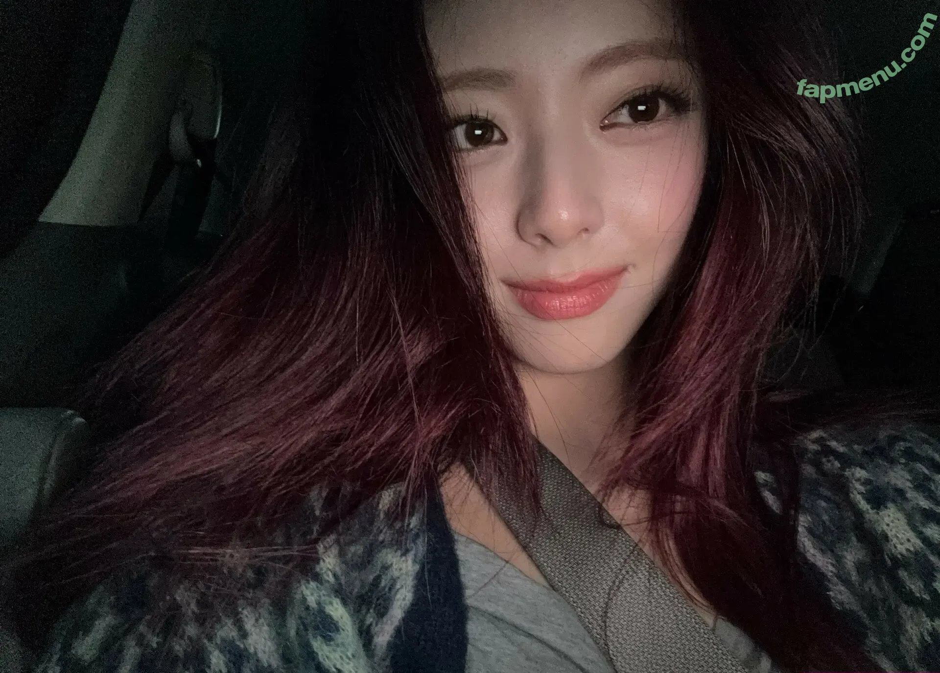 itzy.all.in.us nude photo #0702 (Shin Yu Na / Yuna ITZY / 유나)