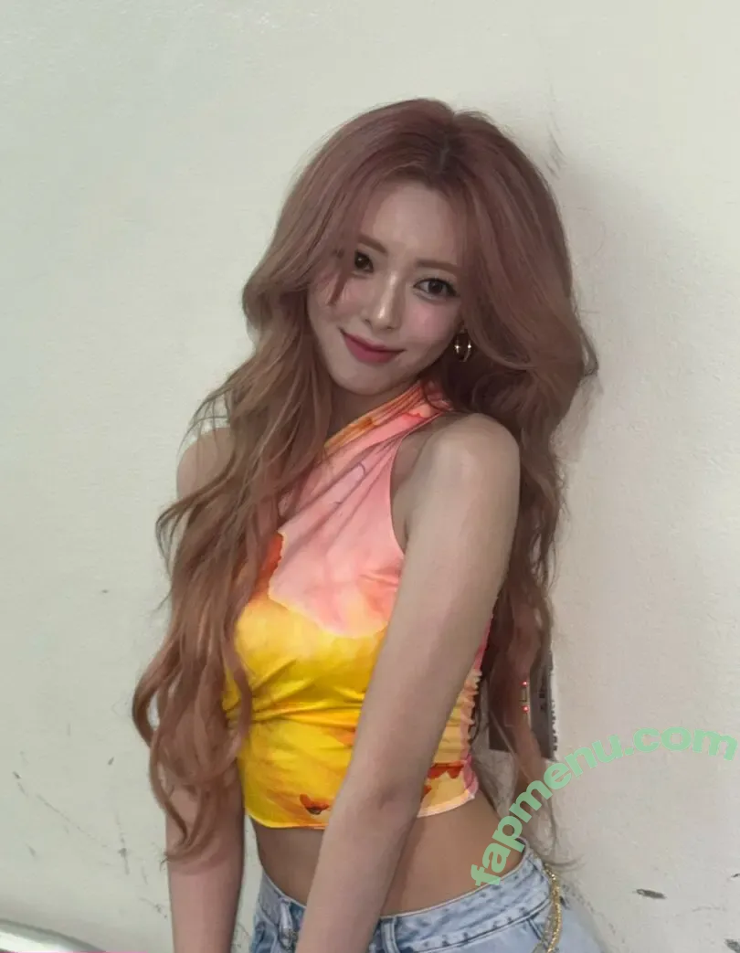 itzy.all.in.us nude photo #0715 (Shin Yu Na / Yuna ITZY / 유나)