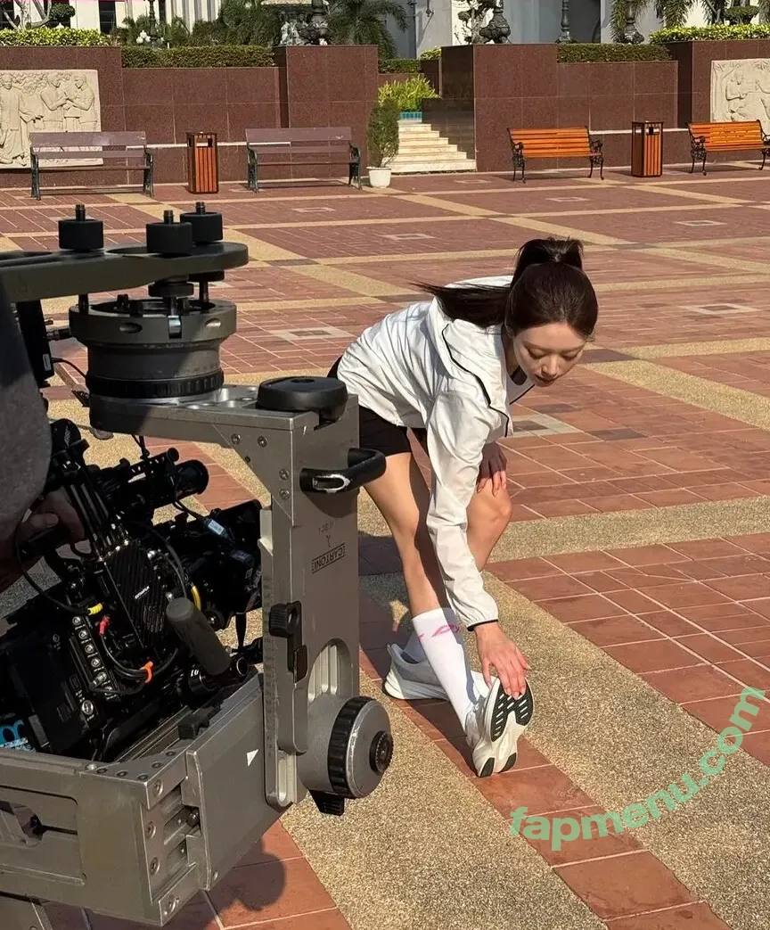 itzy.all.in.us nude photo #0727 (Shin Yu Na / Yuna ITZY / 유나)