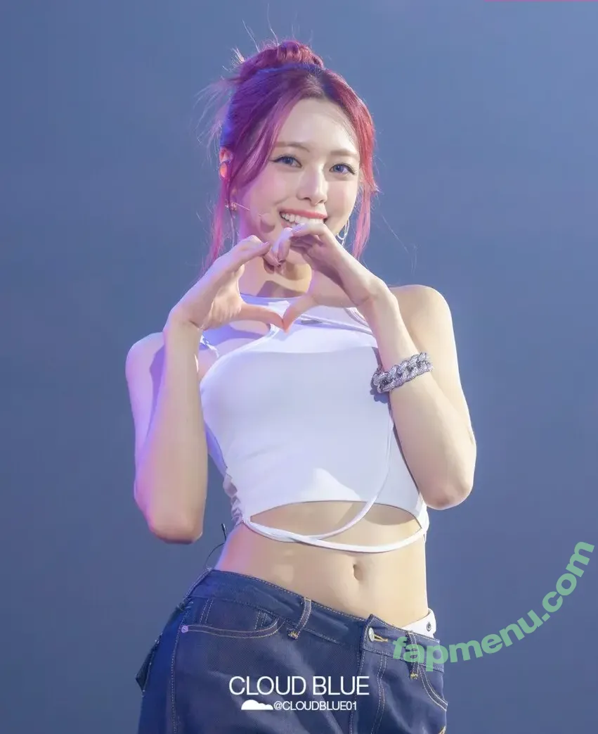 itzy.all.in.us nude photo #0739 (Shin Yu Na / Yuna ITZY / 유나)