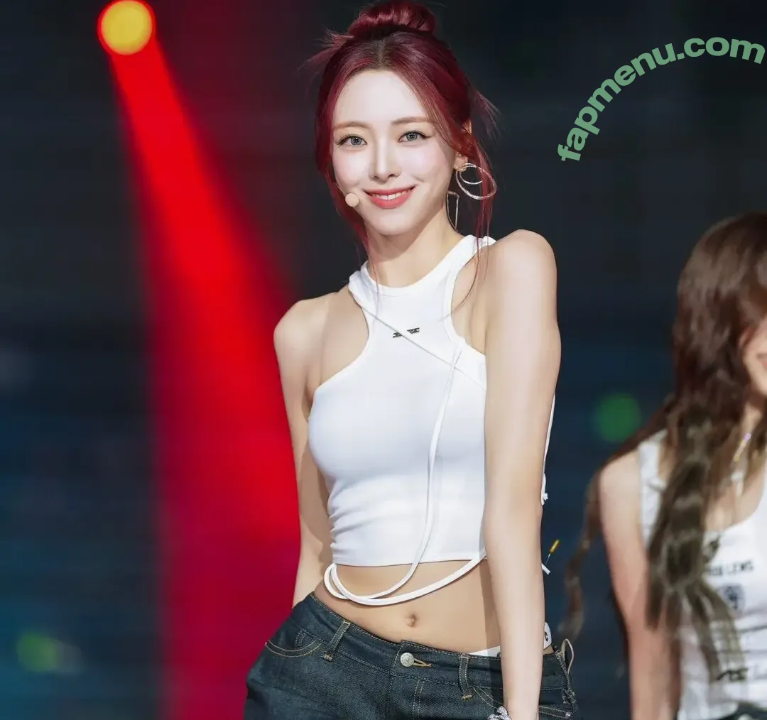 itzy.all.in.us nude photo #0743 (Shin Yu Na / Yuna ITZY / 유나)
